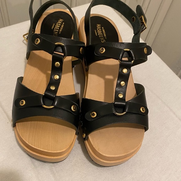 Swedish Hasbeens Black and Tan Sandals with Crisscross Straps - Picture 1 of 6